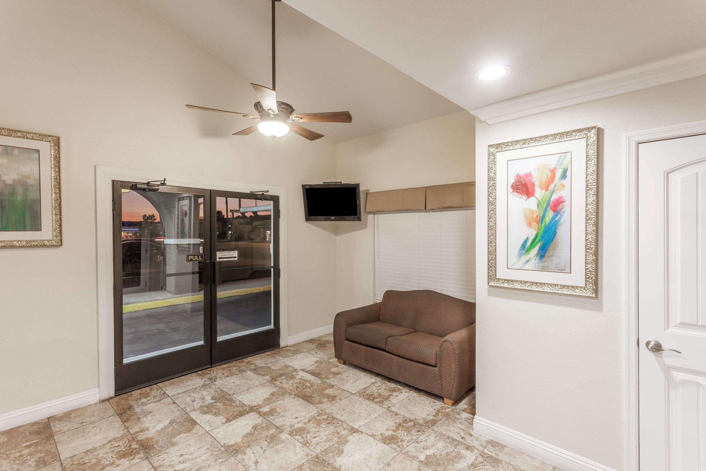 Travelodge By Wyndham Hemet Ca Esterno foto