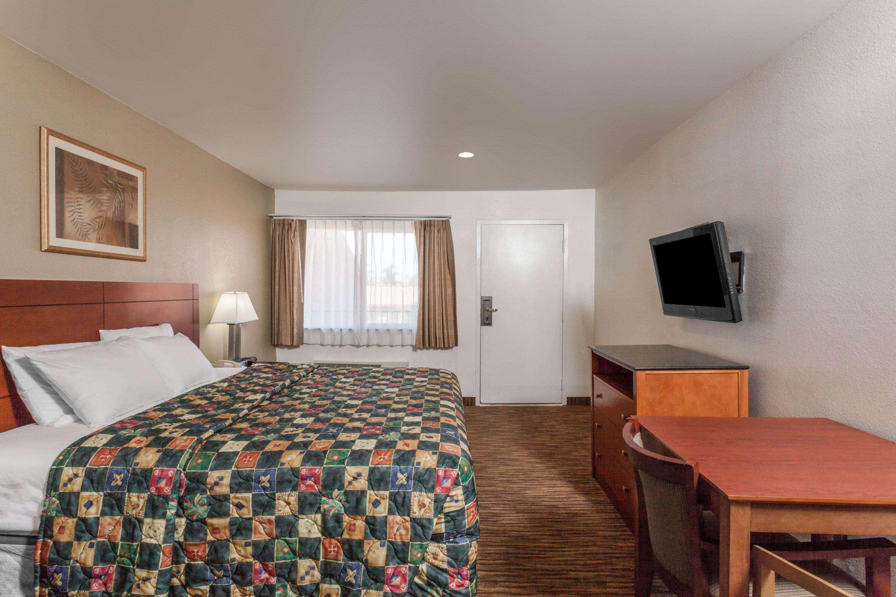 Travelodge By Wyndham Hemet Ca Esterno foto
