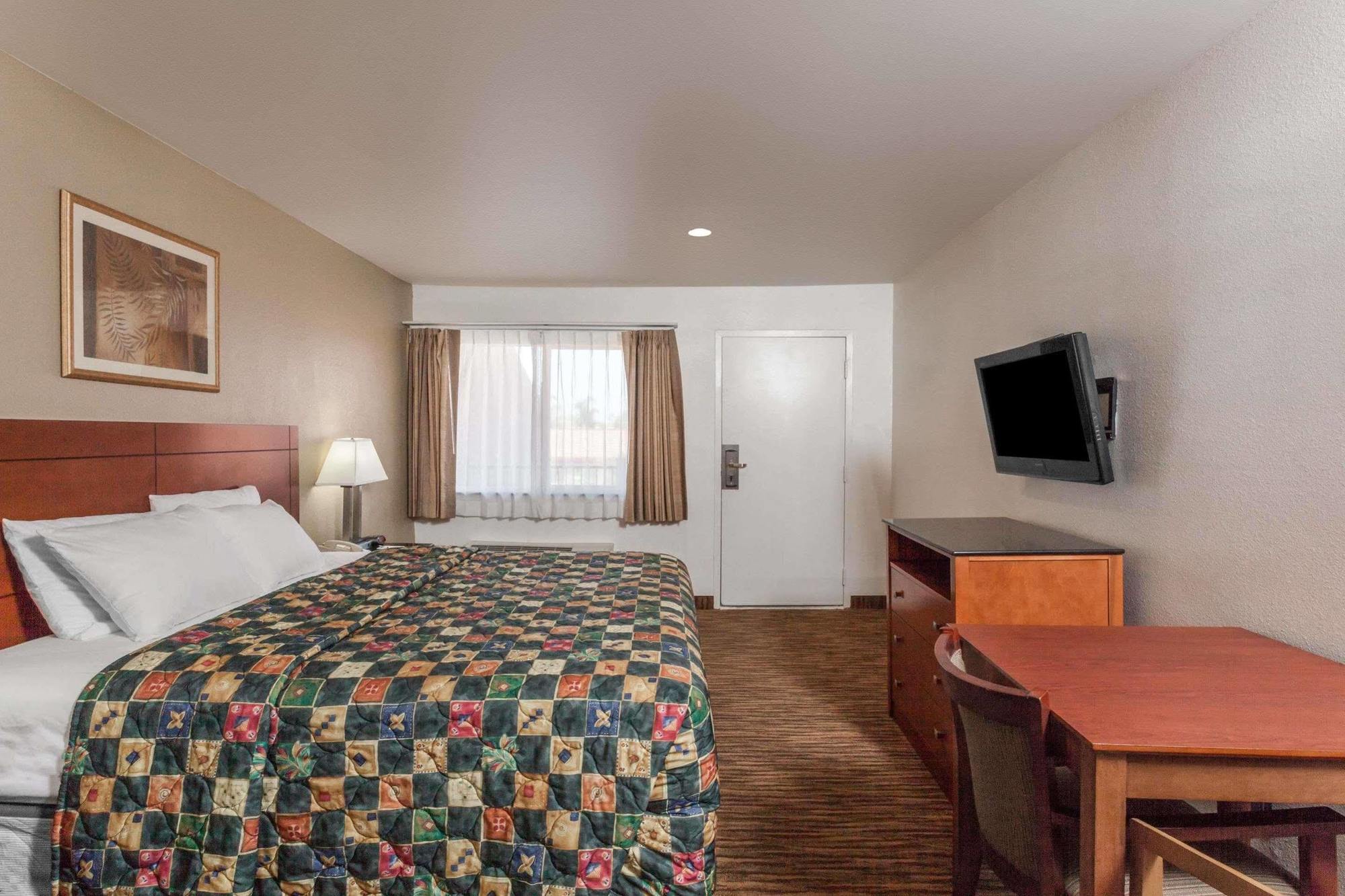 Travelodge By Wyndham Hemet Ca Esterno foto